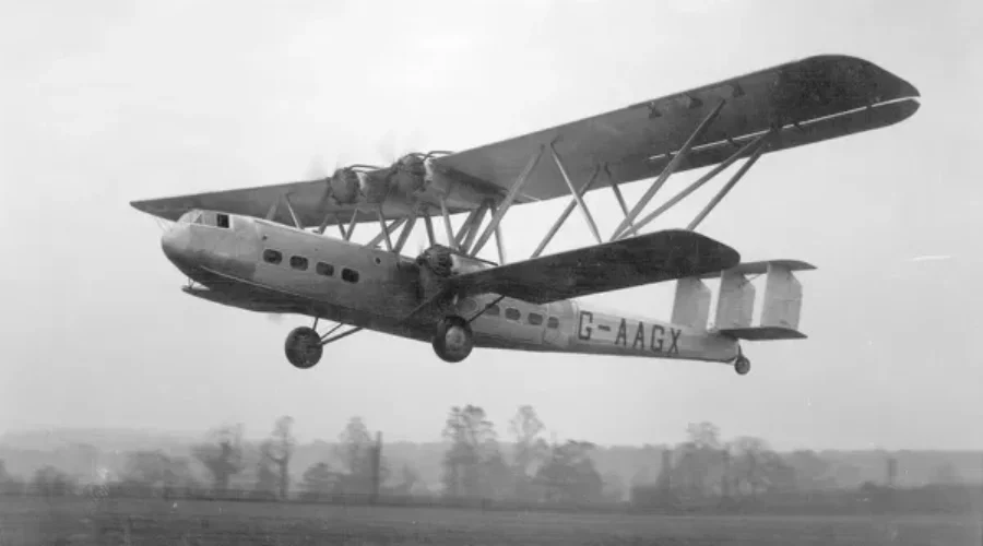 Historical Aircraft : Handley Page H.P.42